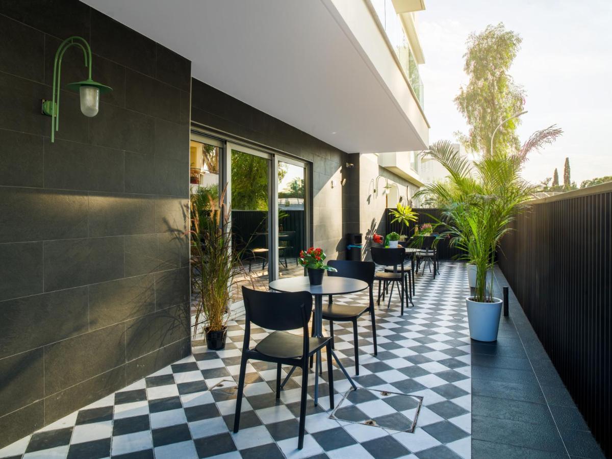 Liv Urban Suites Larnaca Exterior photo